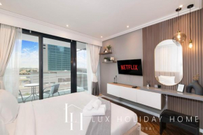 LUX The JLT Gold Crest Studio